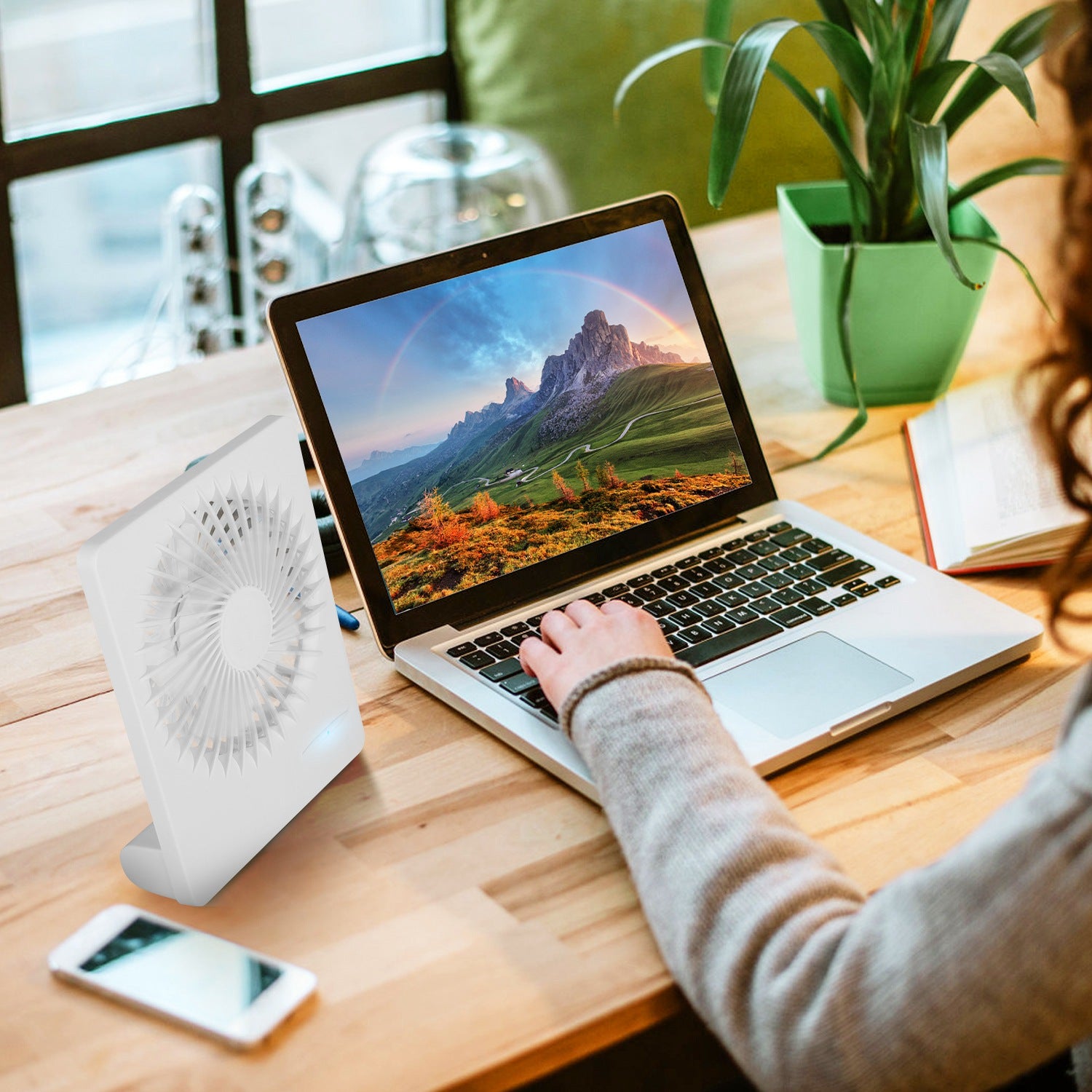 Portable USB Desk Fan - 5-Blade Quiet 
Cooling Fan, 3 Speed Settings, 
Rechargeable Battery for Home & Office